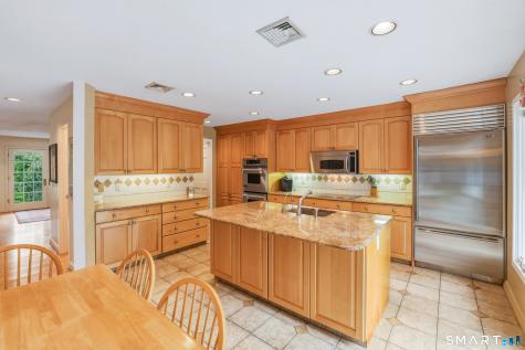 12 Mountain Farms Road West Hartford CT 06117