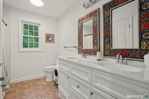 25-1 Macintosh Drive Oxford CT 06478