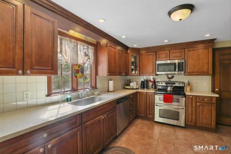 24 Meadowood Drive Middletown CT 06457