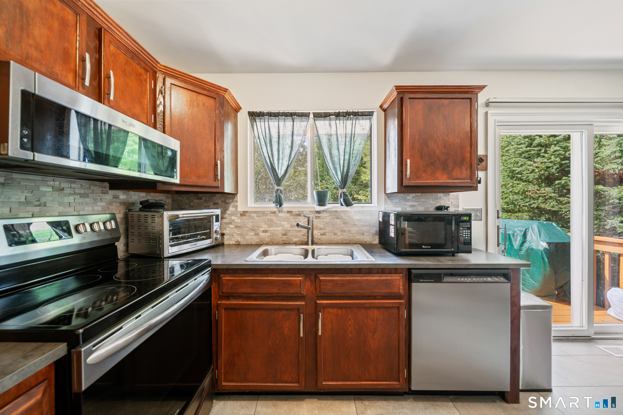 12 Tudor Lane Naugatuck CT 06770