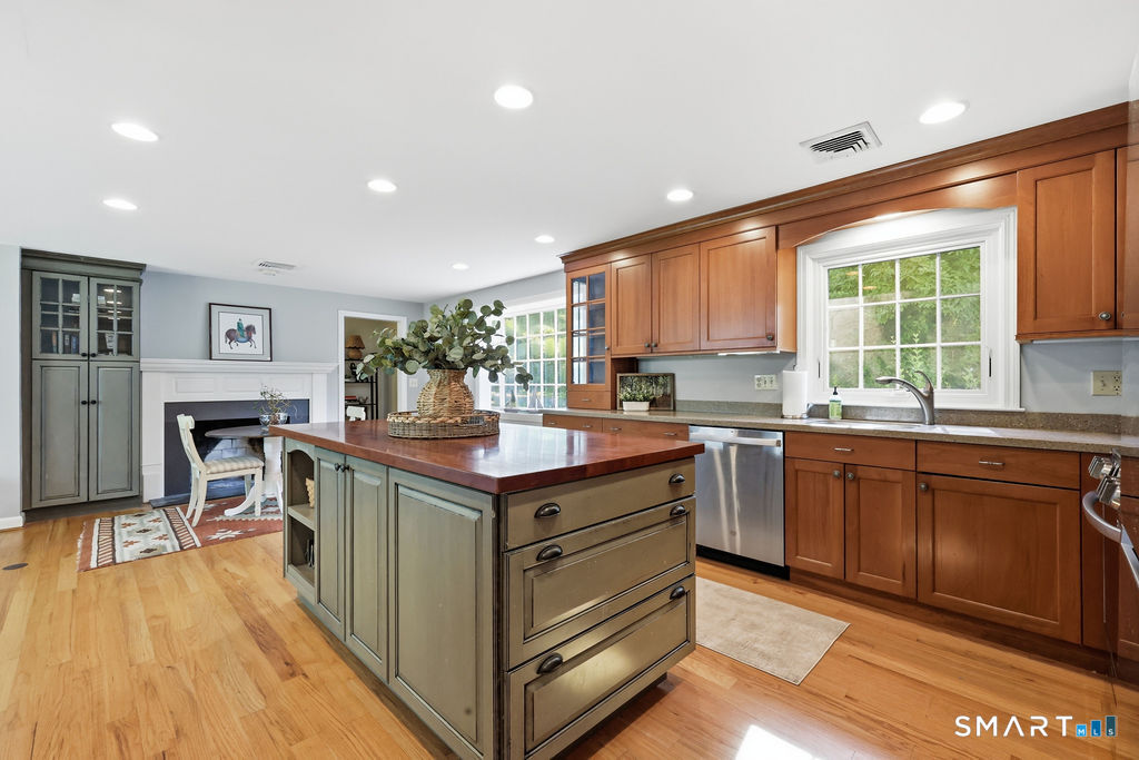 8 Penwood Road Bloomfield CT 06002