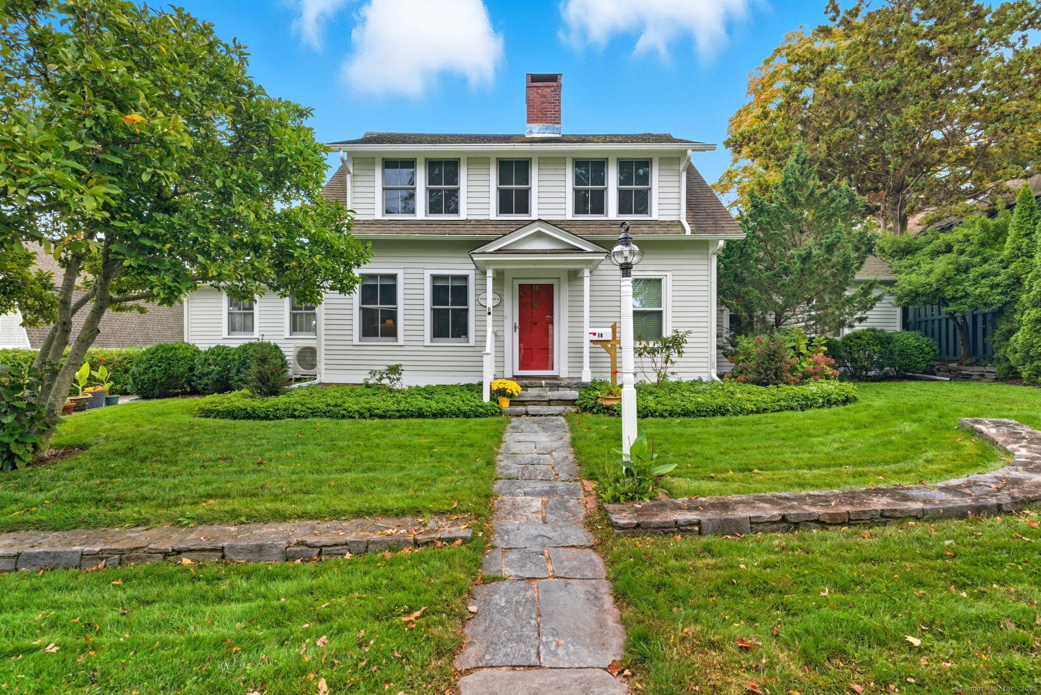 18 Little Point Street Essex CT 06426