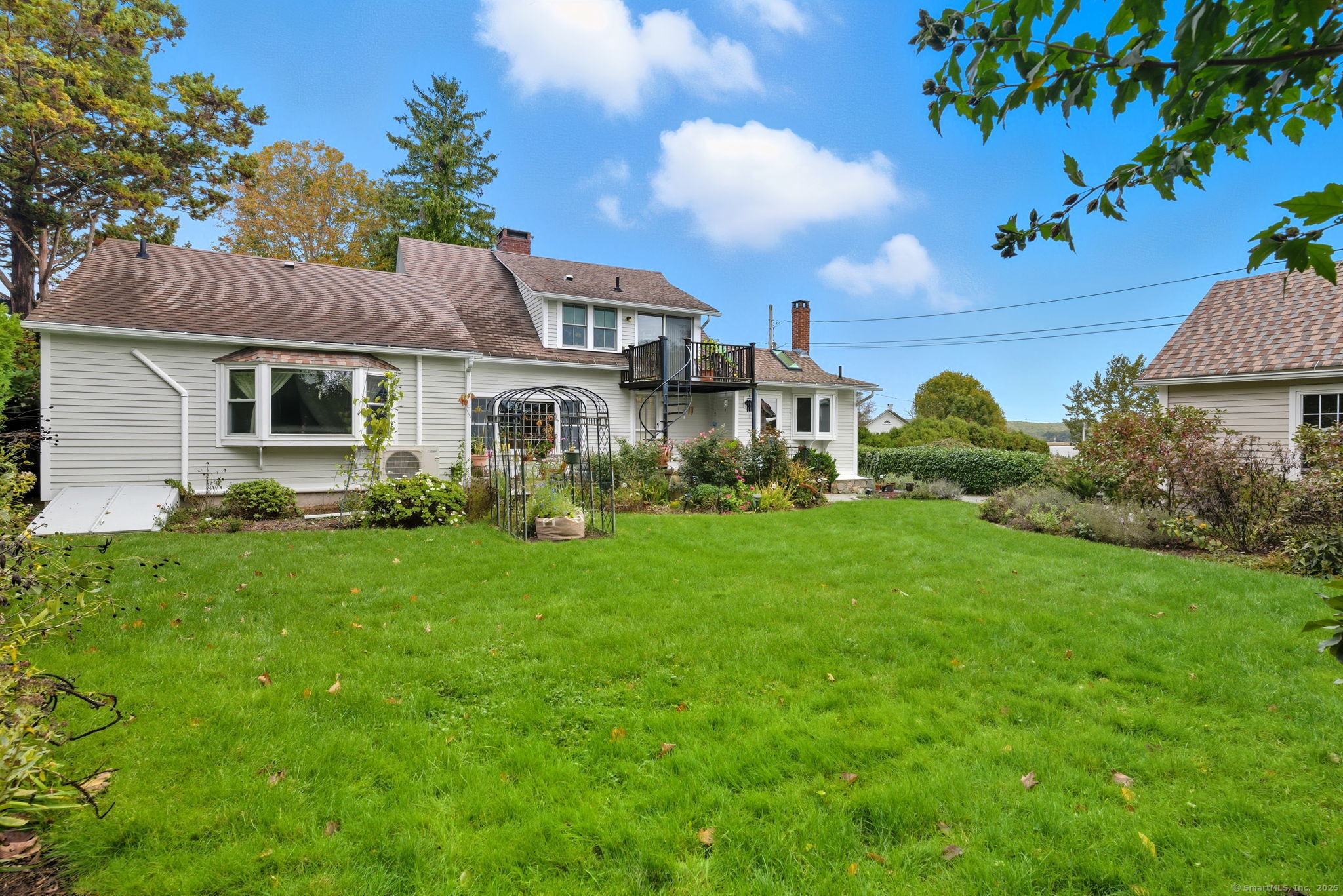 18 Little Point Street Essex CT 06426