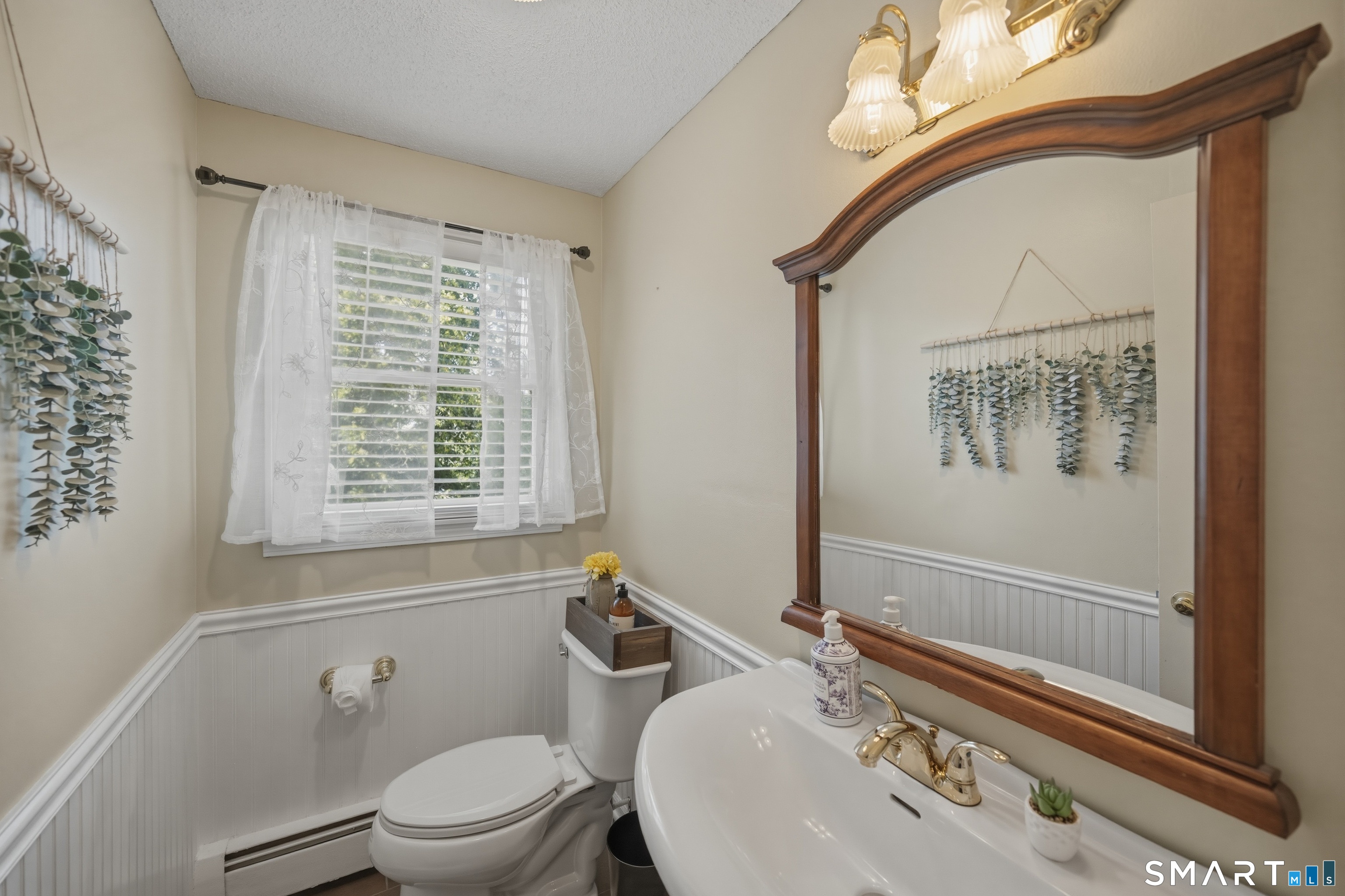 15 Deer Run Lane North Haven CT 06473