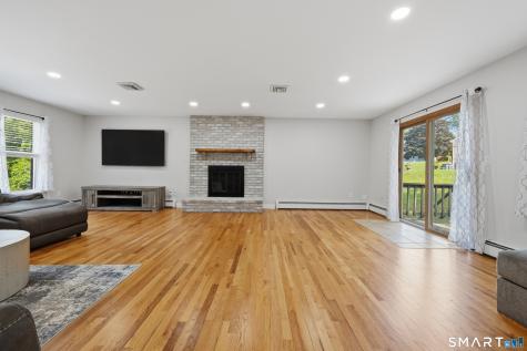 15 Deer Run Lane North Haven CT 06473