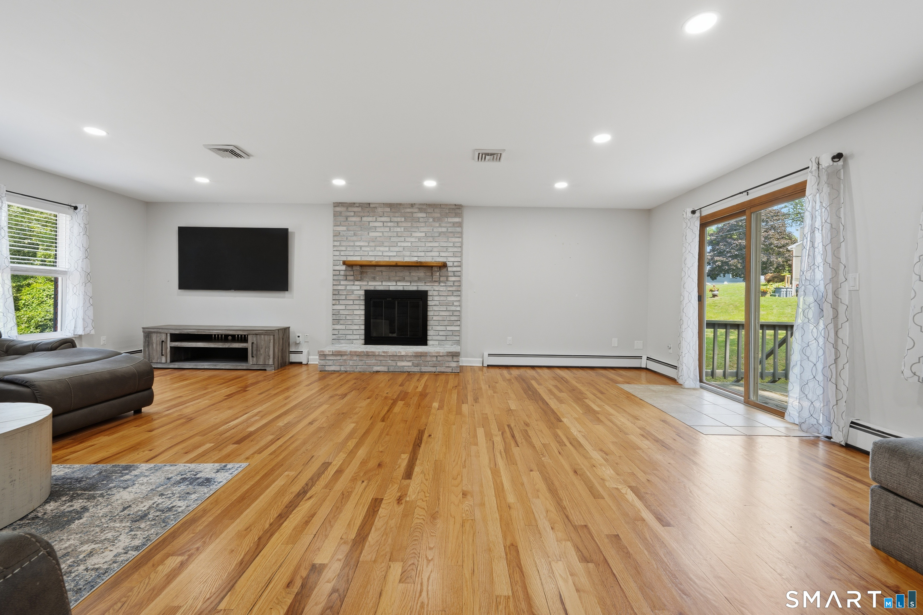 15 Deer Run Lane North Haven CT 06473