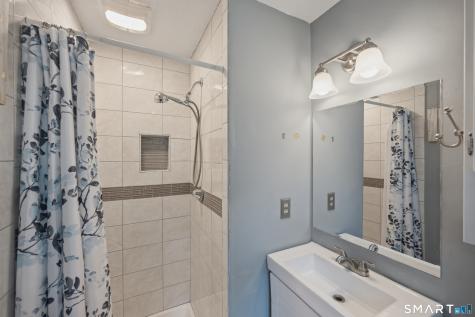 15 Deer Run Lane North Haven CT 06473