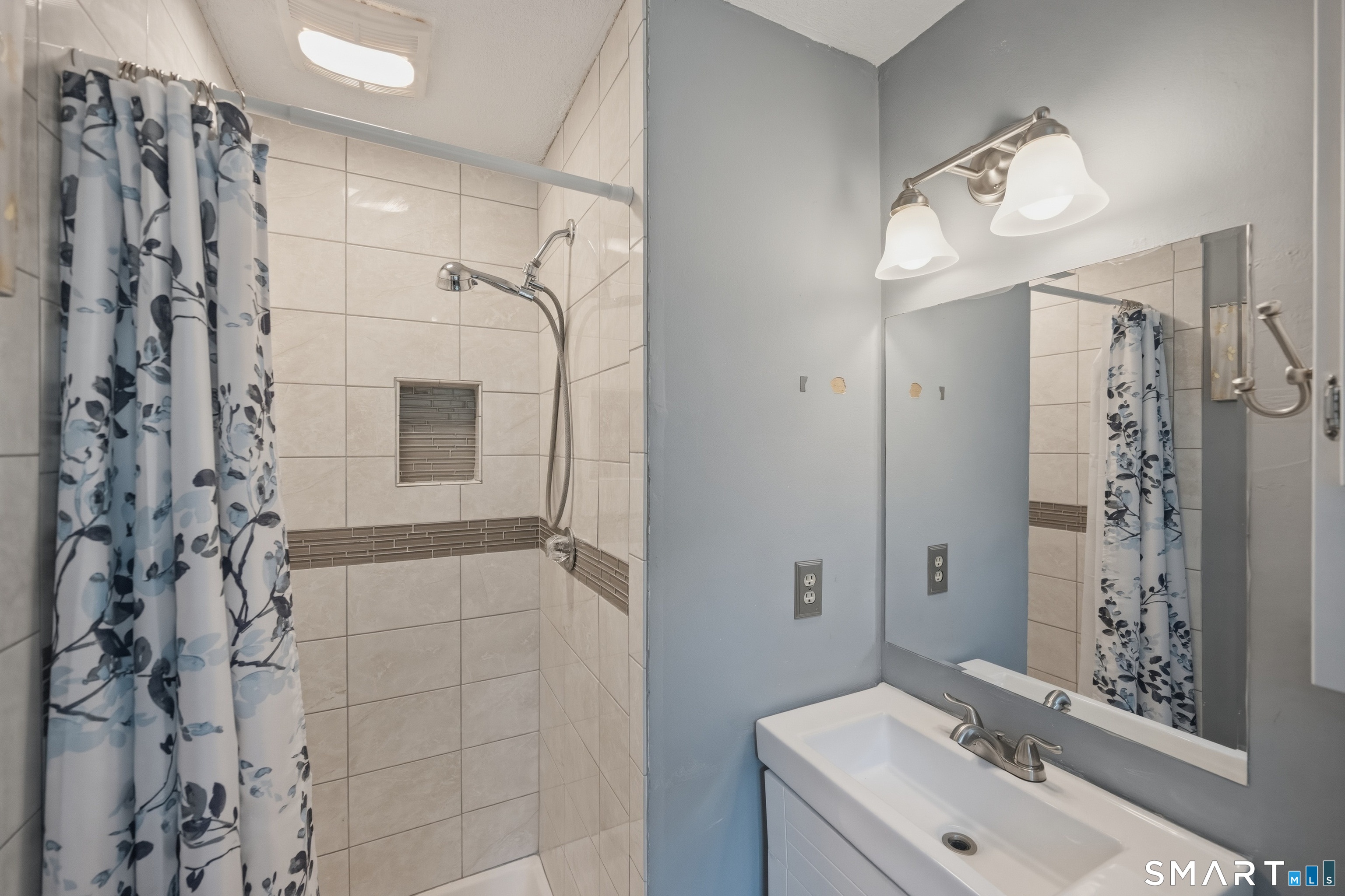 15 Deer Run Lane North Haven CT 06473
