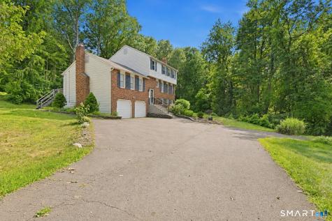 15 Deer Run Lane North Haven CT 06473