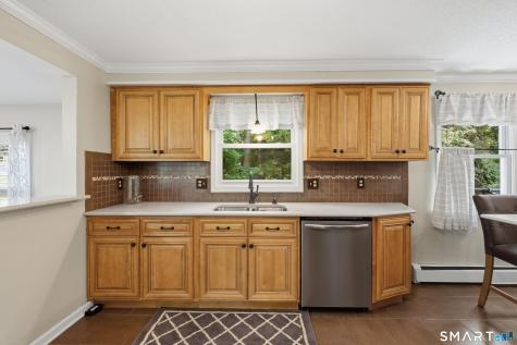 15 Deer Run Lane North Haven CT 06473