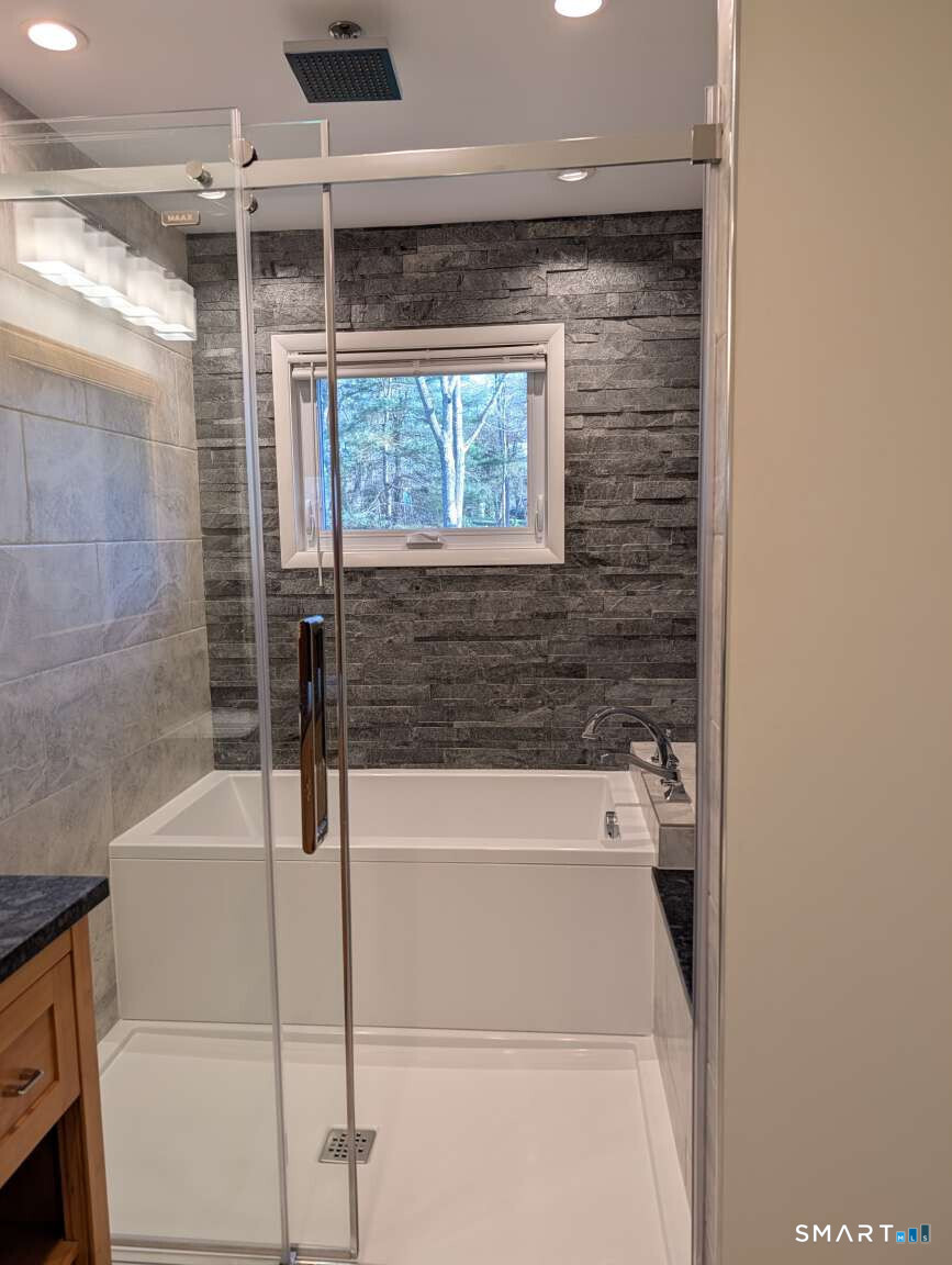 7 North Ledge Rock Road East Lyme CT 06357