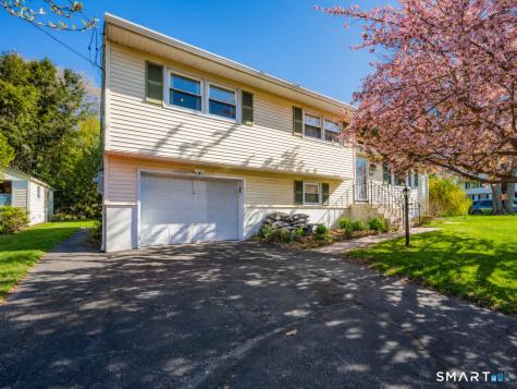 106 Debbie Lane Naugatuck CT 06770