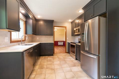 15 Kennedy Road Windsor CT 06095