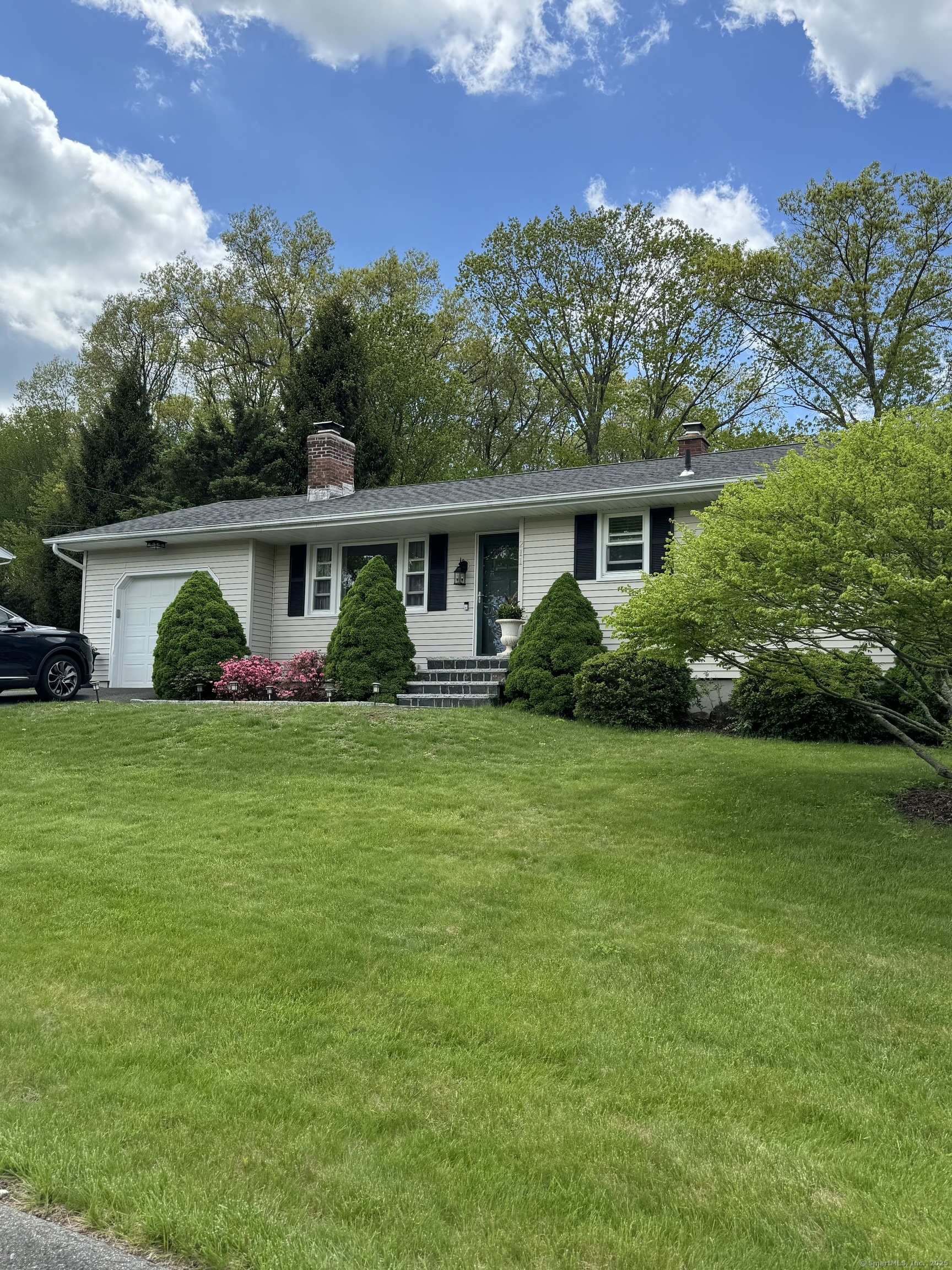 211 Crest Street Waterbury CT 06708