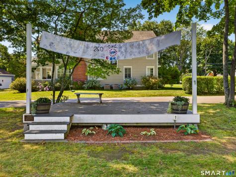 9 West Road East Lyme CT 06357