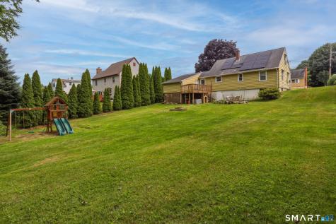 18 Leslie Court Bristol CT 06010