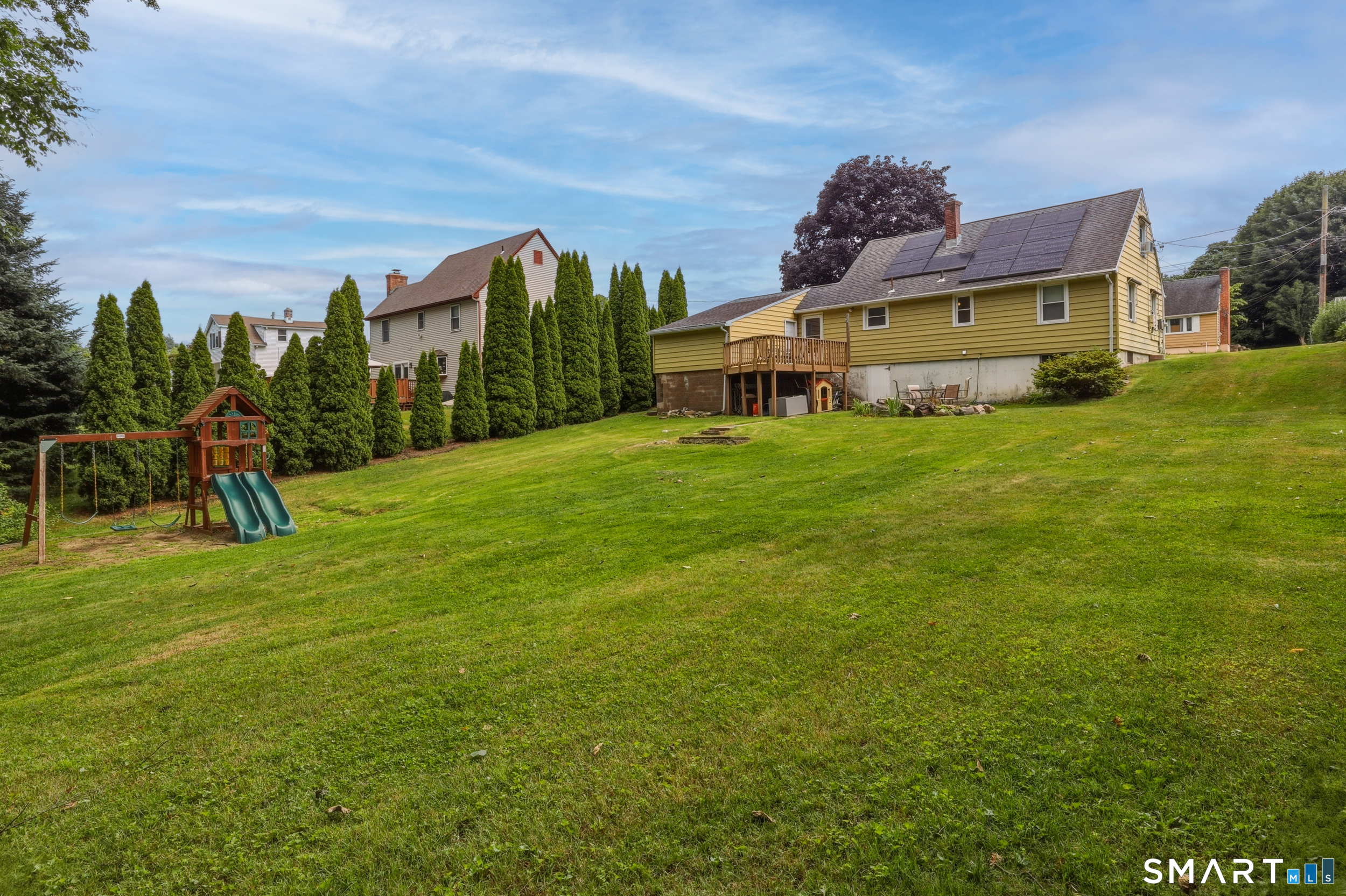 18 Leslie Court Bristol CT 06010