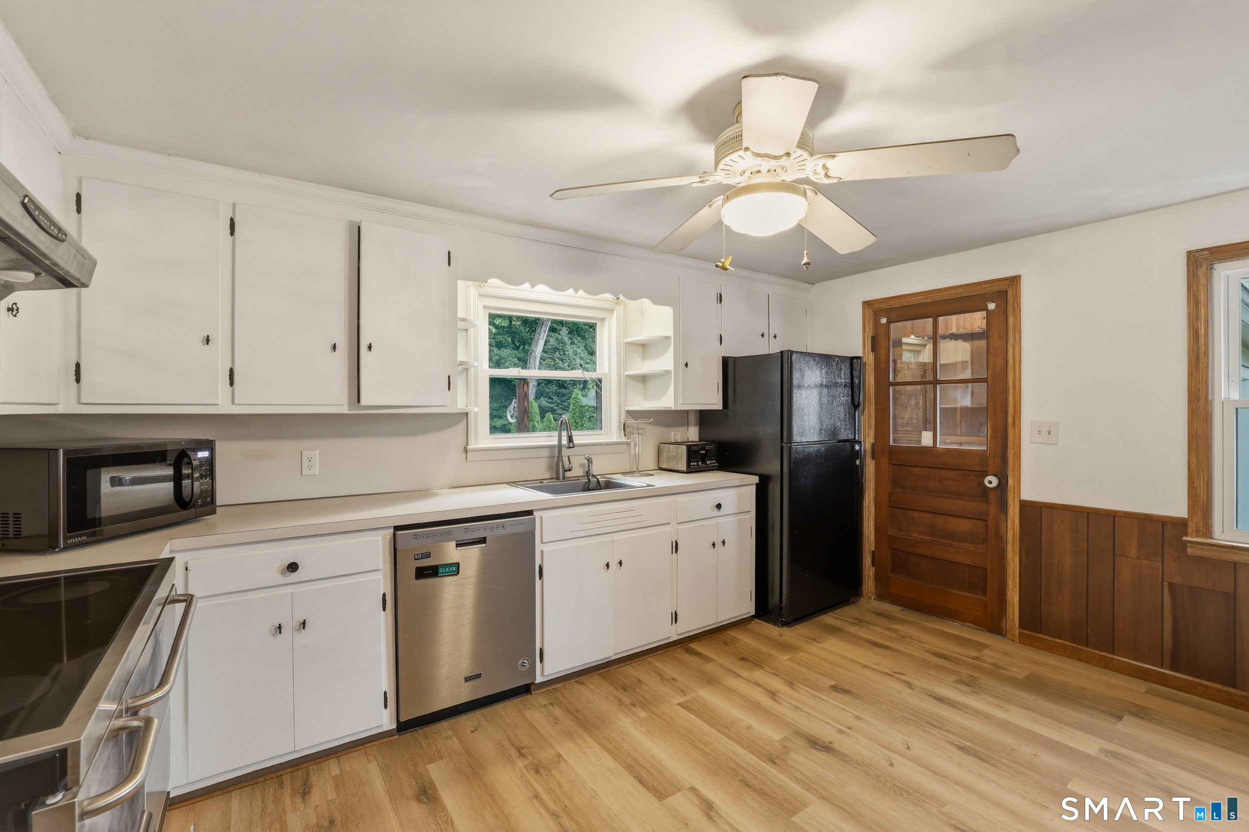 18 Leslie Court Bristol CT 06010