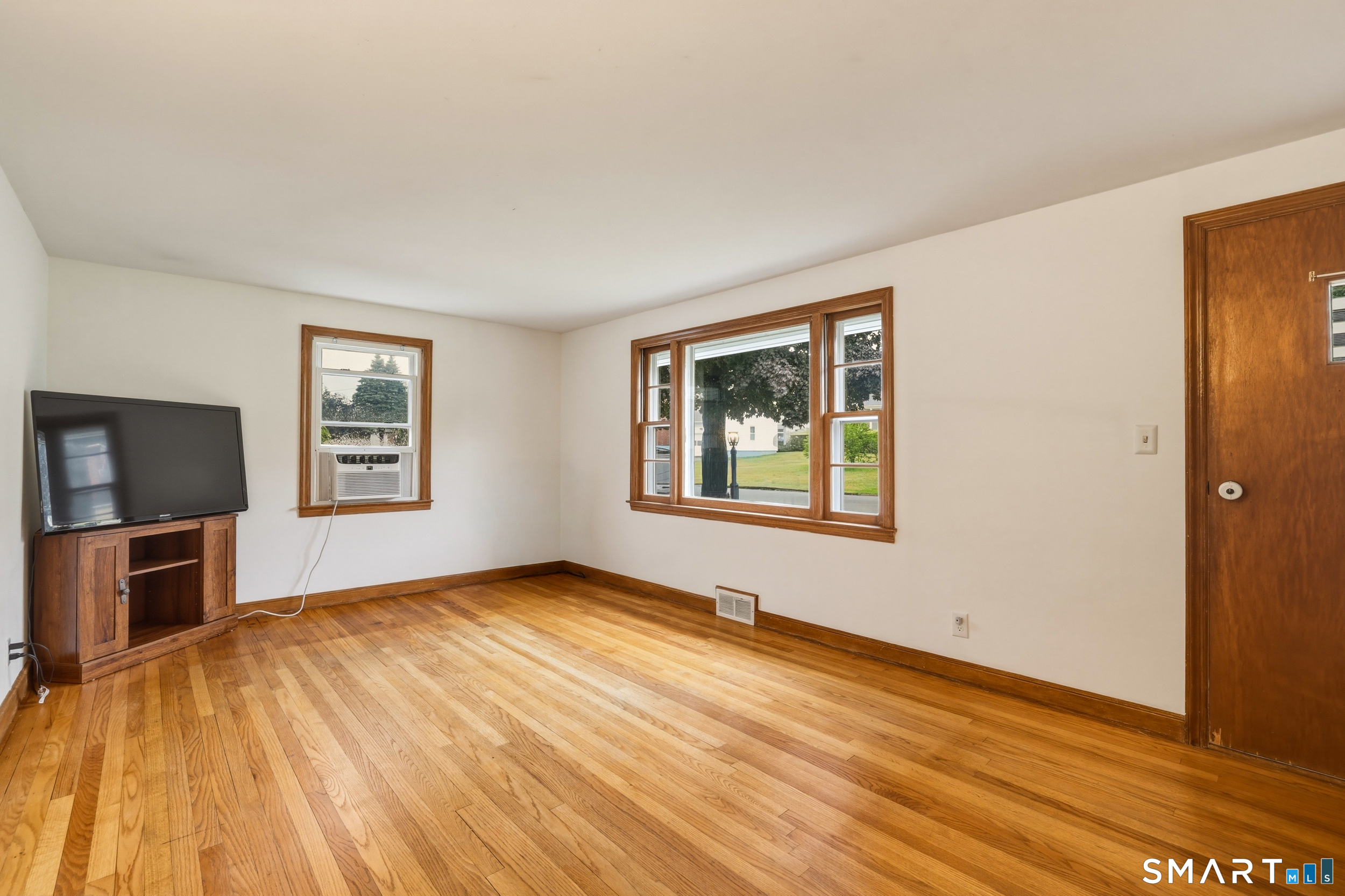 18 Leslie Court Bristol CT 06010