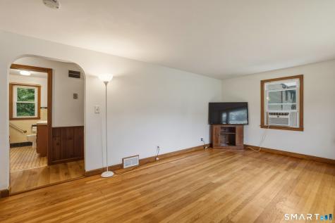 18 Leslie Court Bristol CT 06010
