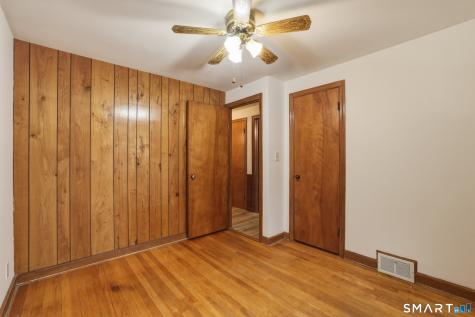 18 Leslie Court Bristol CT 06010