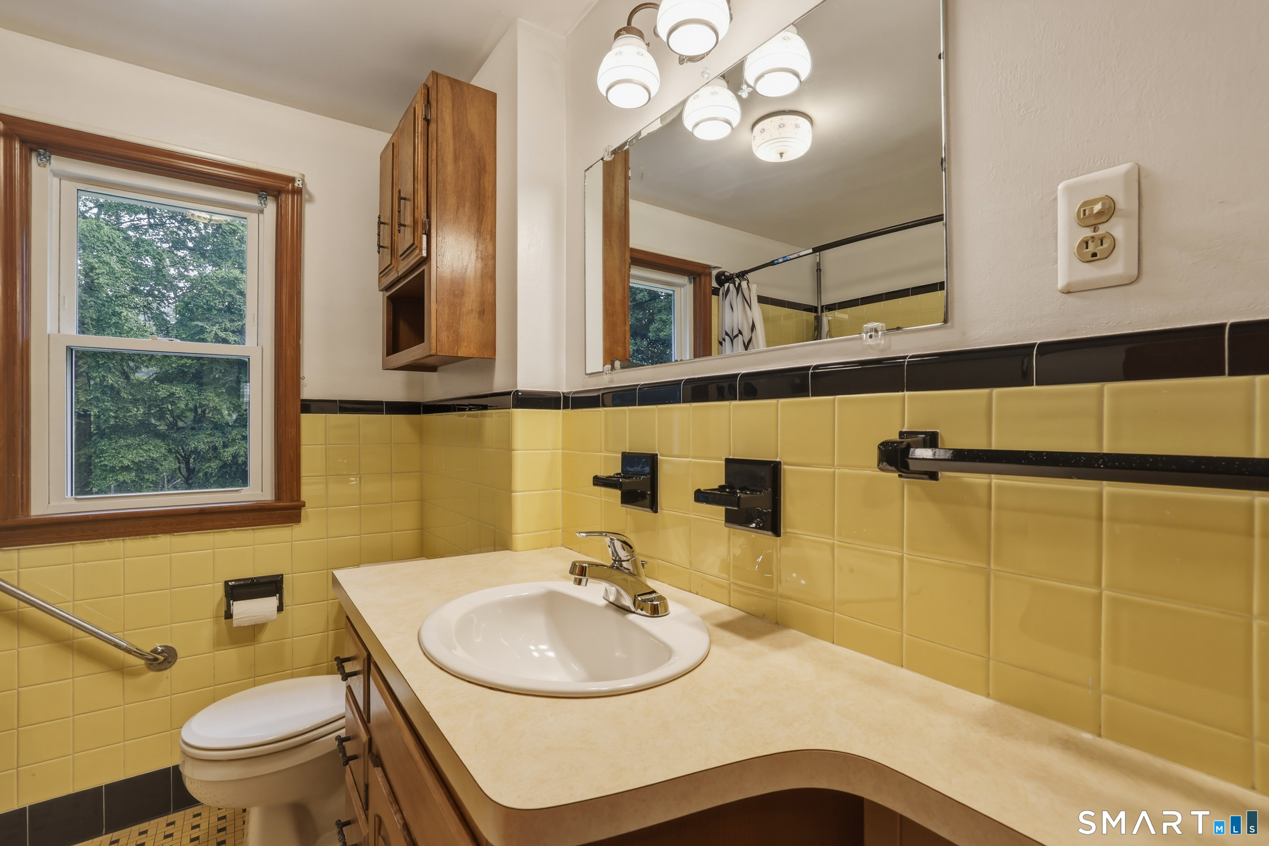 18 Leslie Court Bristol CT 06010