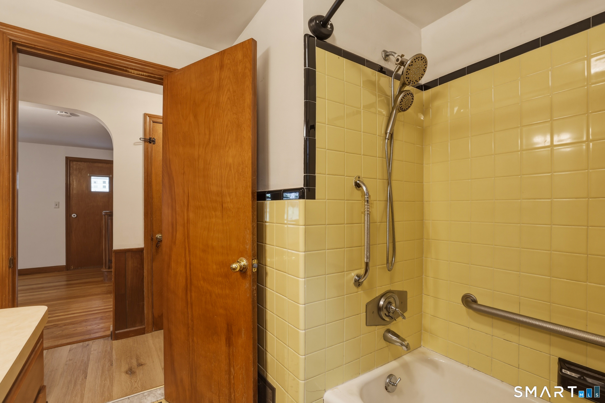 18 Leslie Court Bristol CT 06010