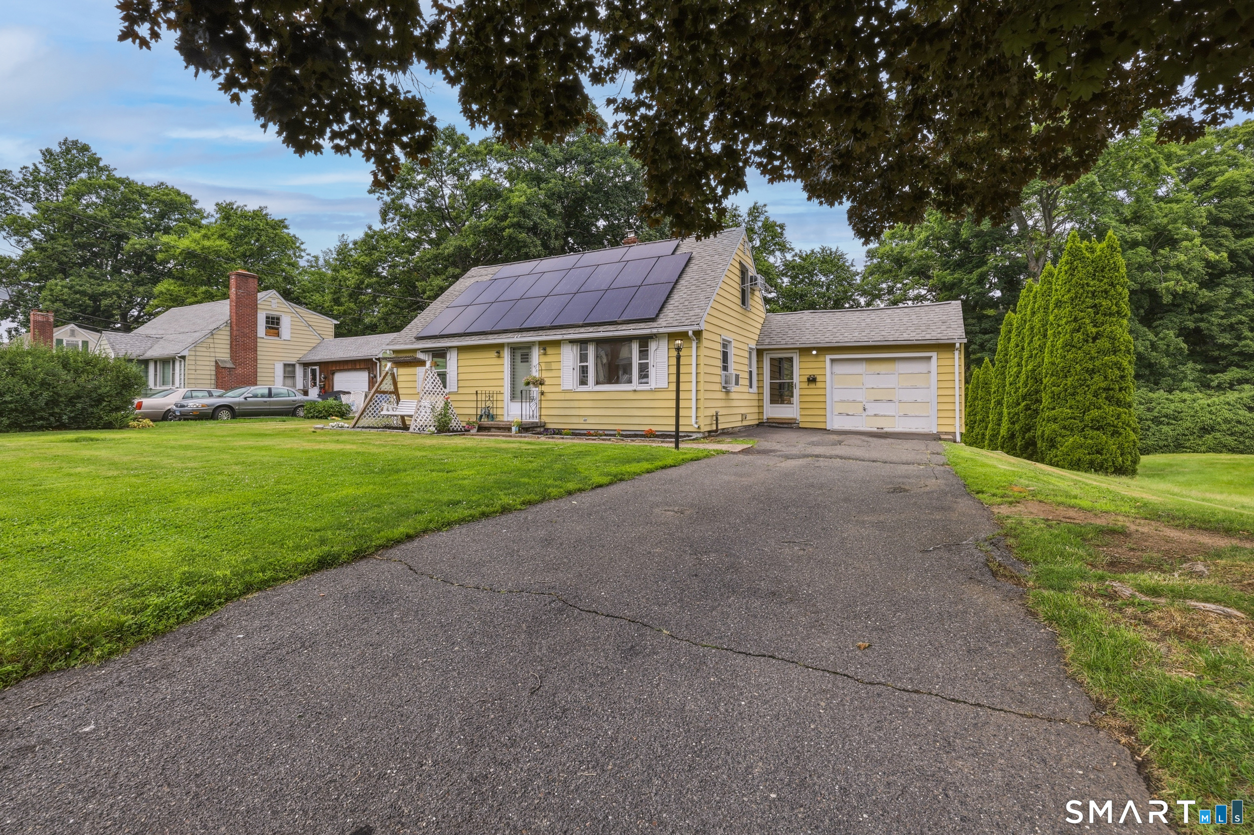 18 Leslie Court Bristol CT 06010