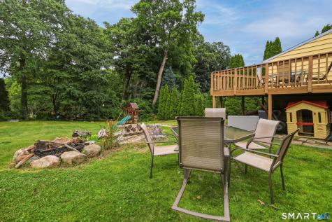 18 Leslie Court Bristol CT 06010