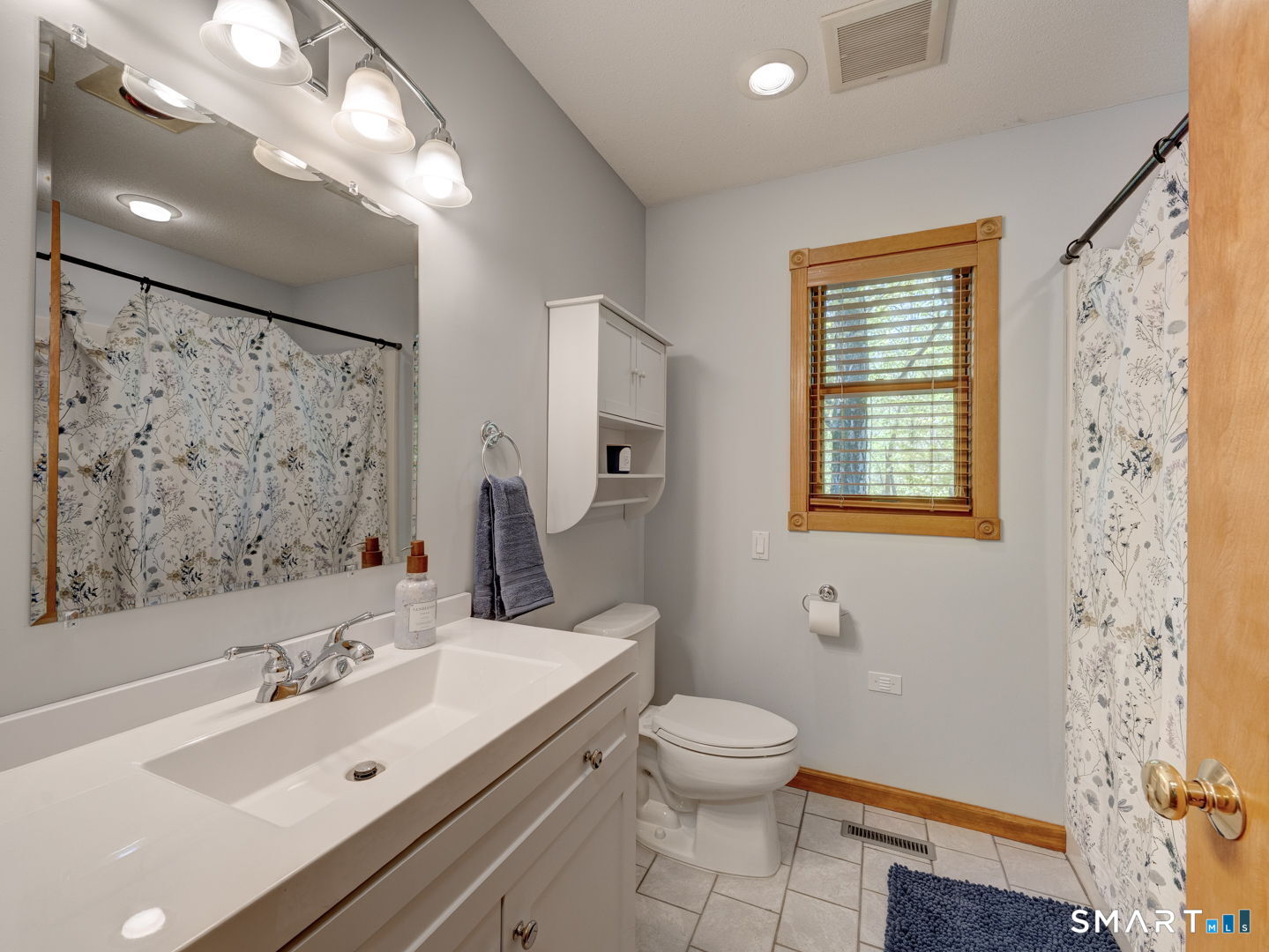 123 Round Hill Road Middletown CT 06457