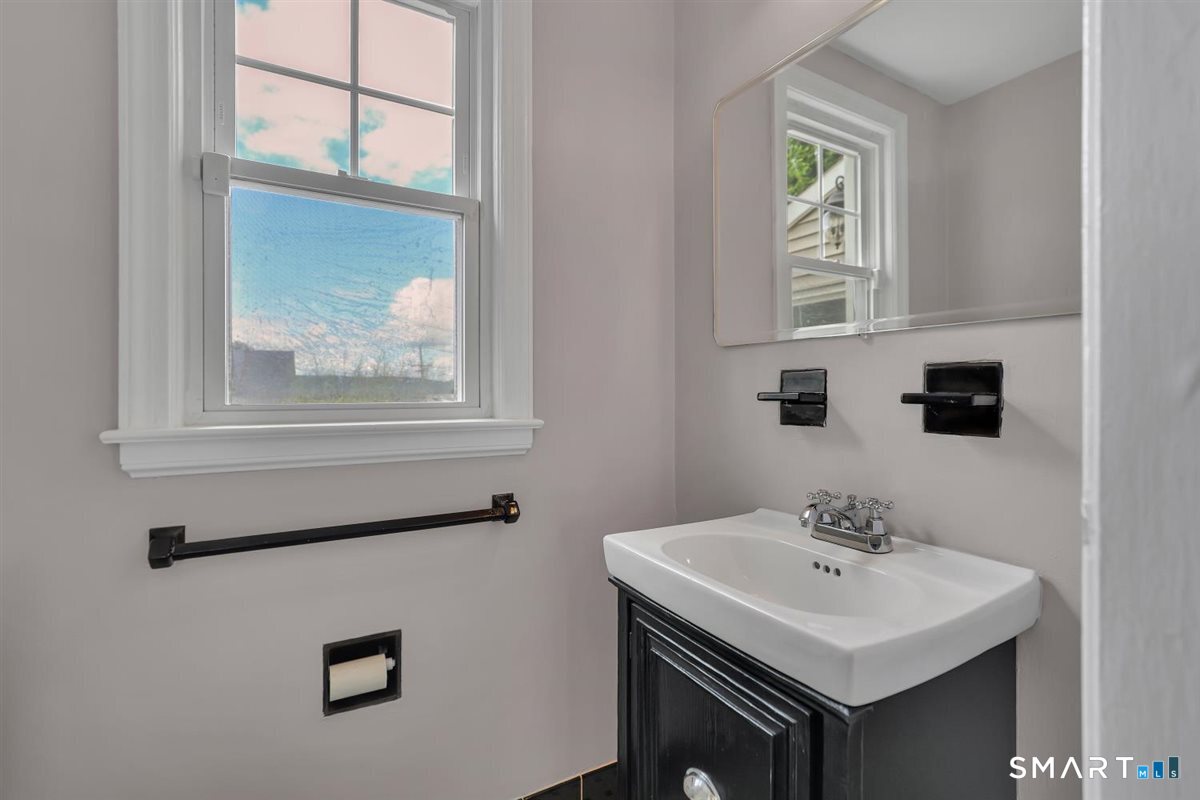 17 Crown Street Bristol CT 06010