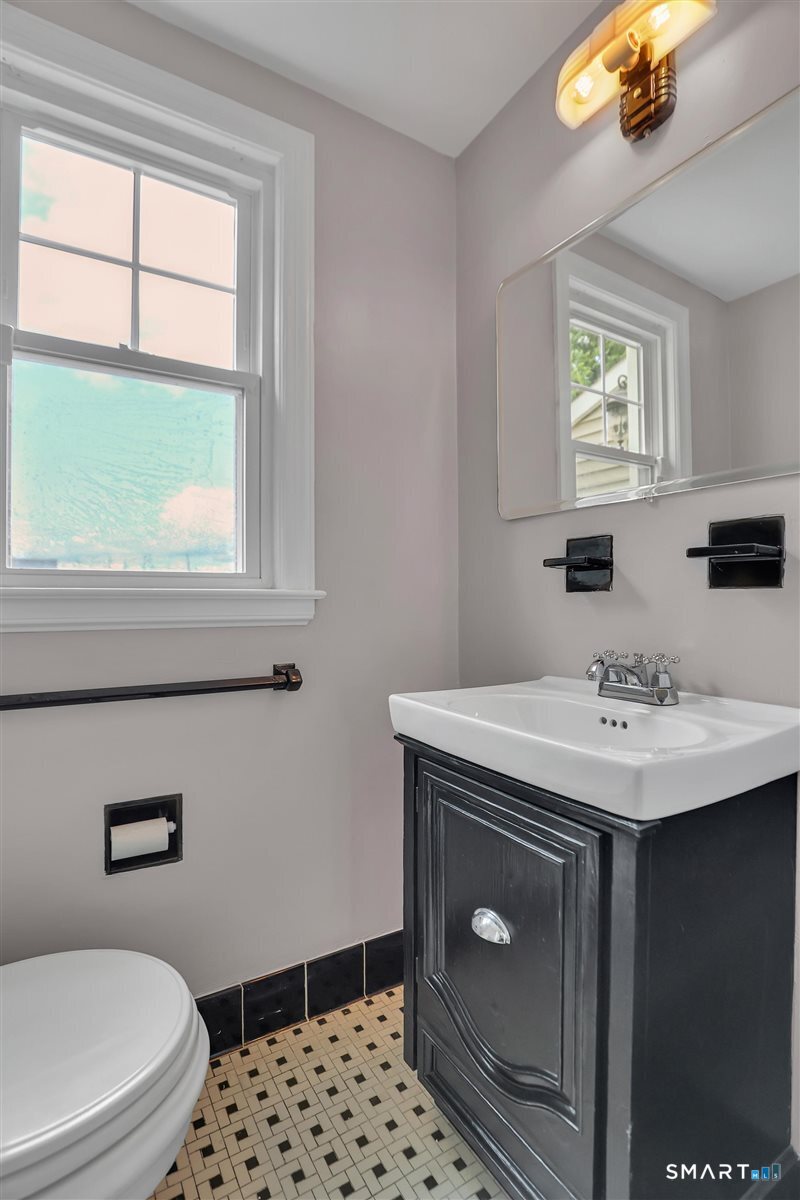 17 Crown Street Bristol CT 06010