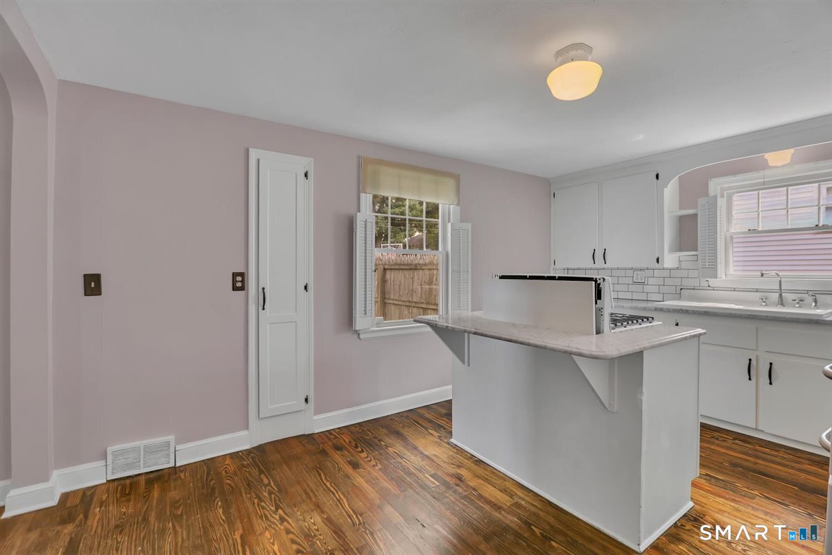 17 Crown Street Bristol CT 06010