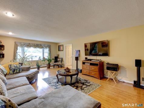 20 Christine Lane South Windsor CT 06074