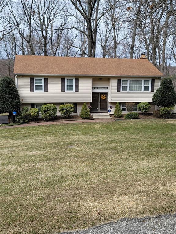 27 Royal Court Shelton CT 06484