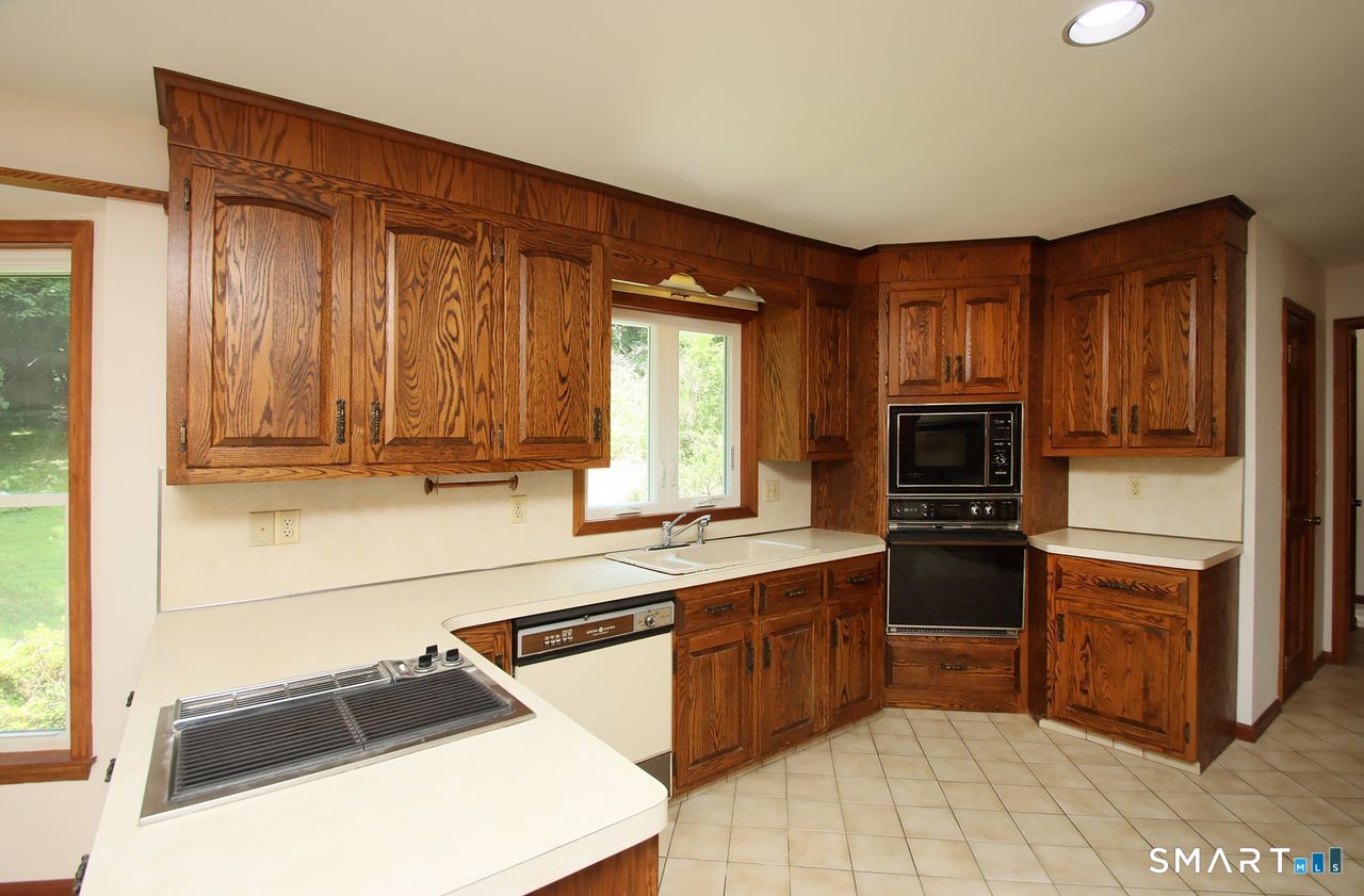 328 Saybrook Road Orange CT 06477