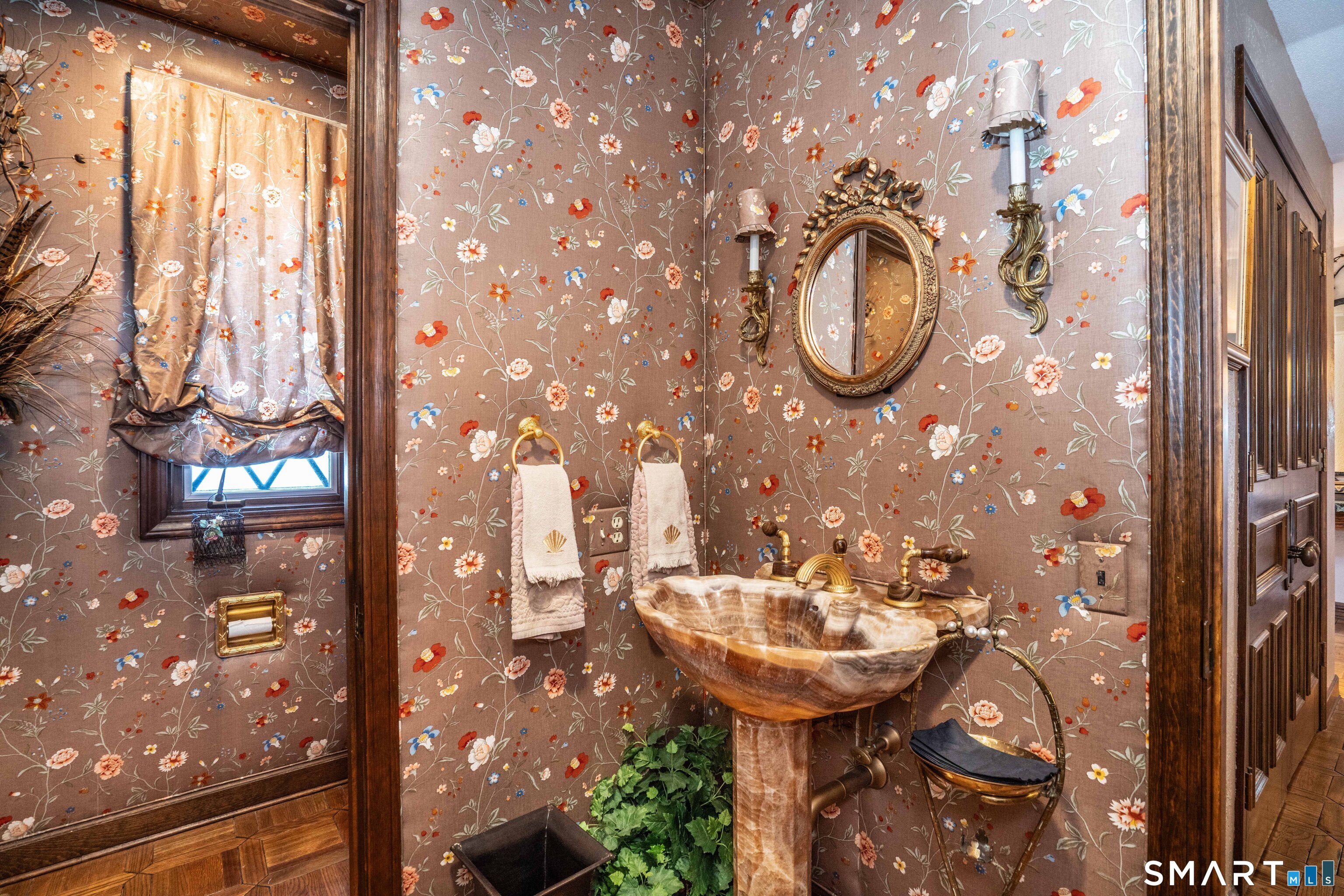 33 Mountain Farms Road West Hartford CT 06117