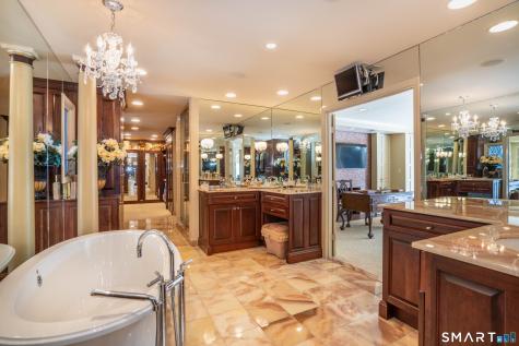 33 Mountain Farms Road West Hartford CT 06117