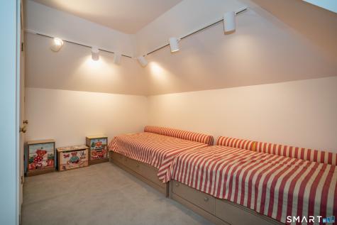 33 Mountain Farms Road West Hartford CT 06117