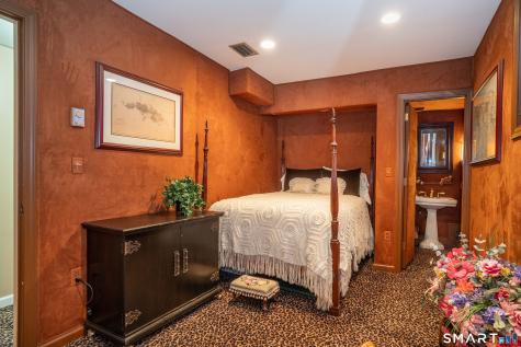 33 Mountain Farms Road West Hartford CT 06117