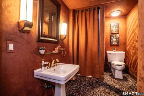 33 Mountain Farms Road West Hartford CT 06117