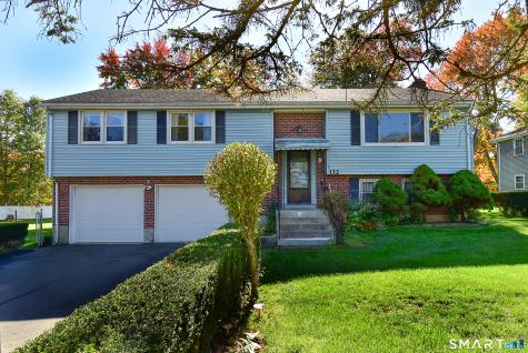 132 Ridge Crest Circle Wethersfield CT 06109