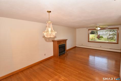 132 Ridge Crest Circle Wethersfield CT 06109