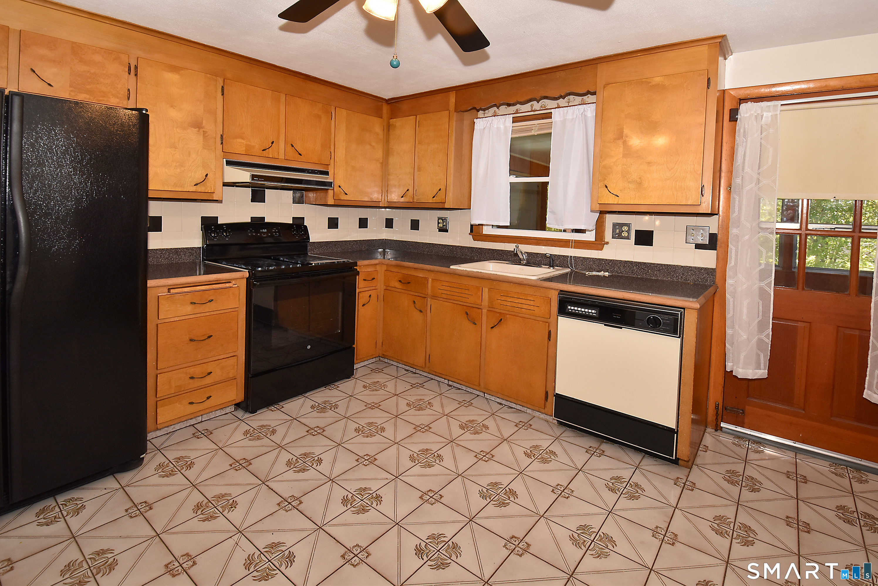 132 Ridge Crest Circle Wethersfield CT 06109