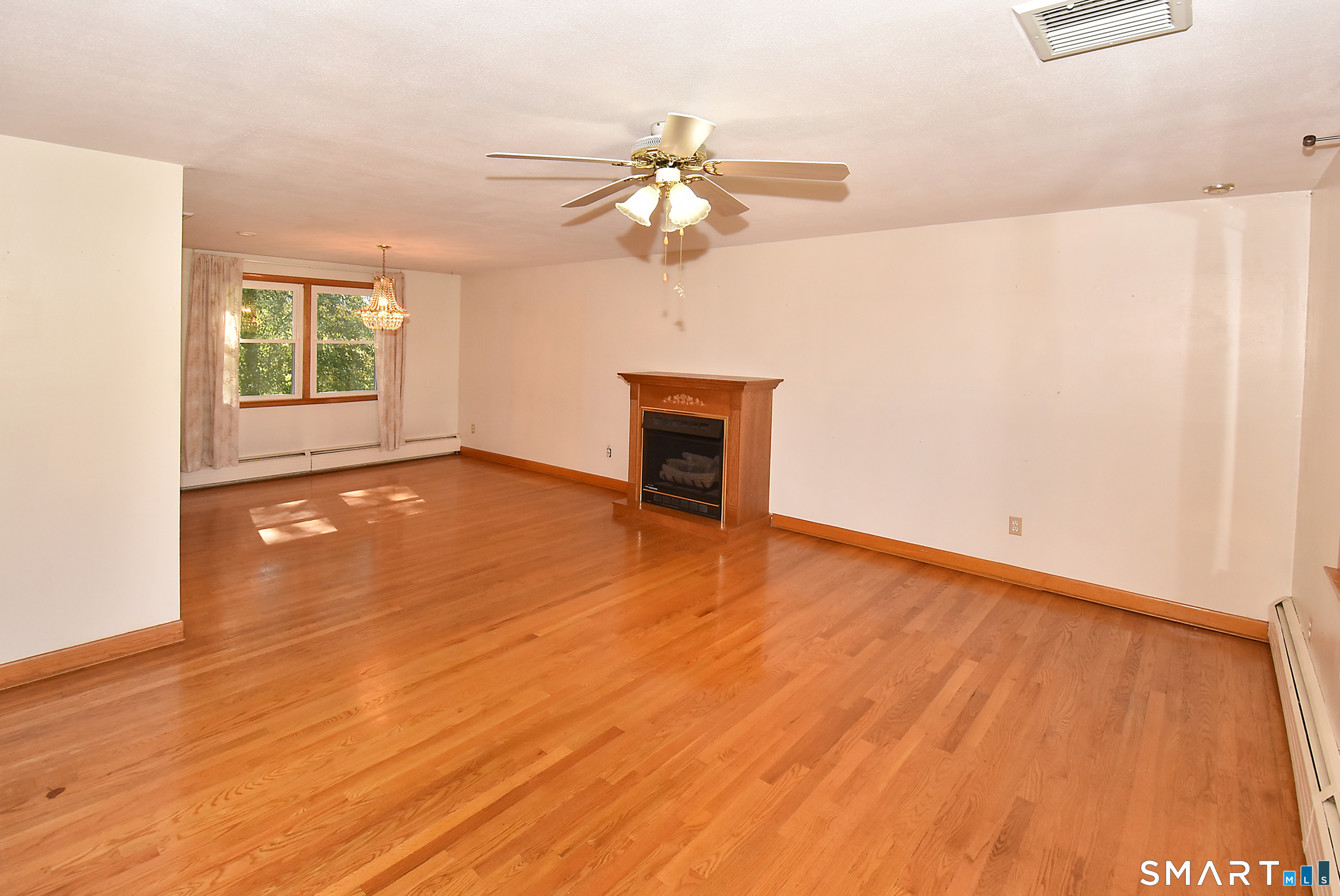 132 Ridge Crest Circle Wethersfield CT 06109