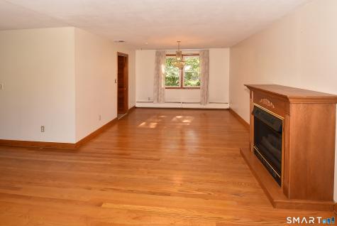 132 Ridge Crest Circle Wethersfield CT 06109