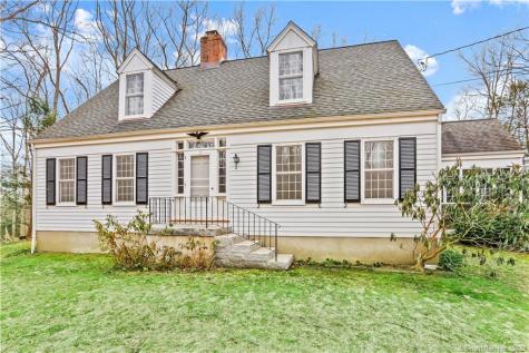 12 Beauiles Lane Redding CT 06896