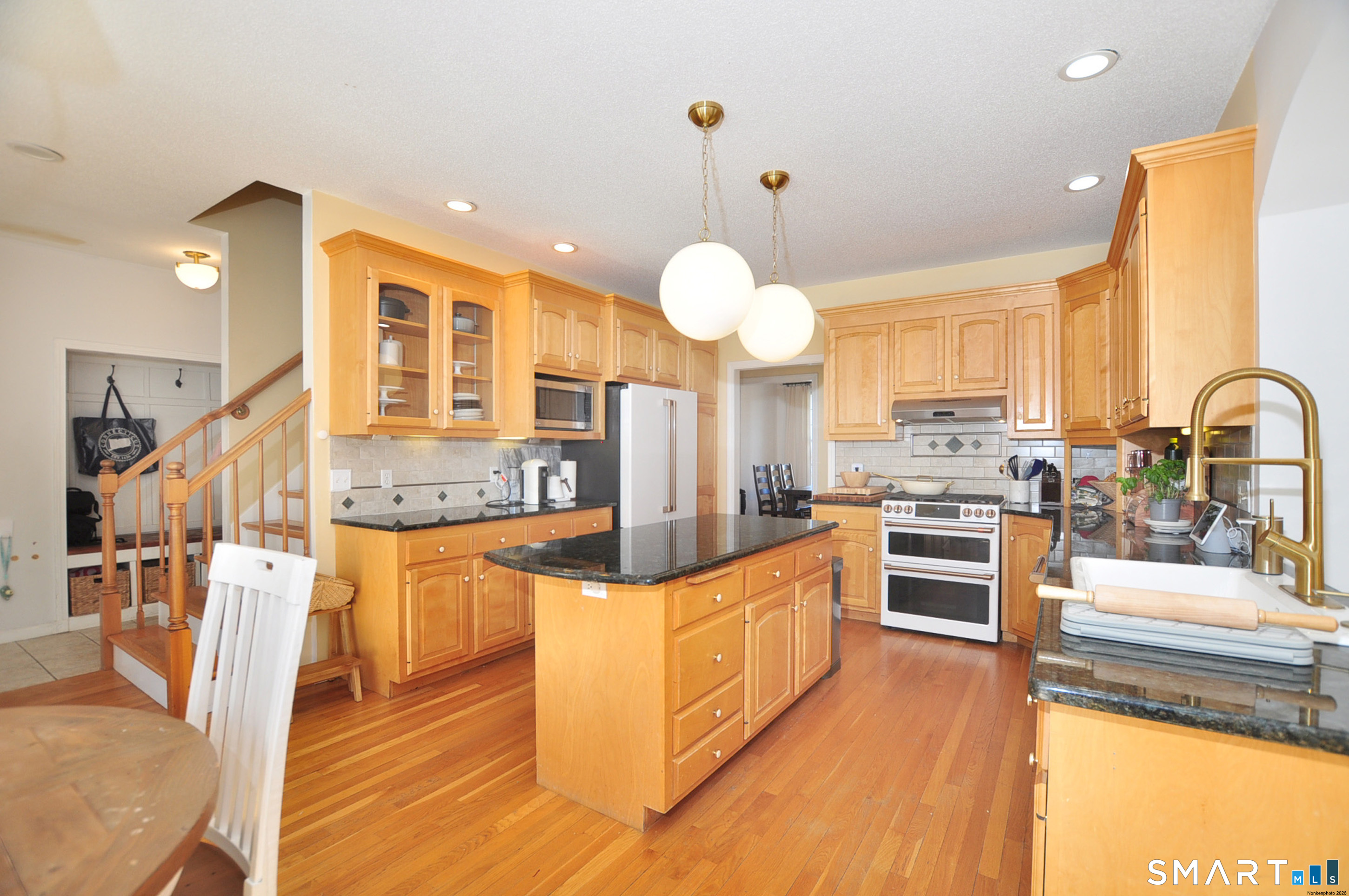 112 Gilbert Lane South Windsor CT 06074