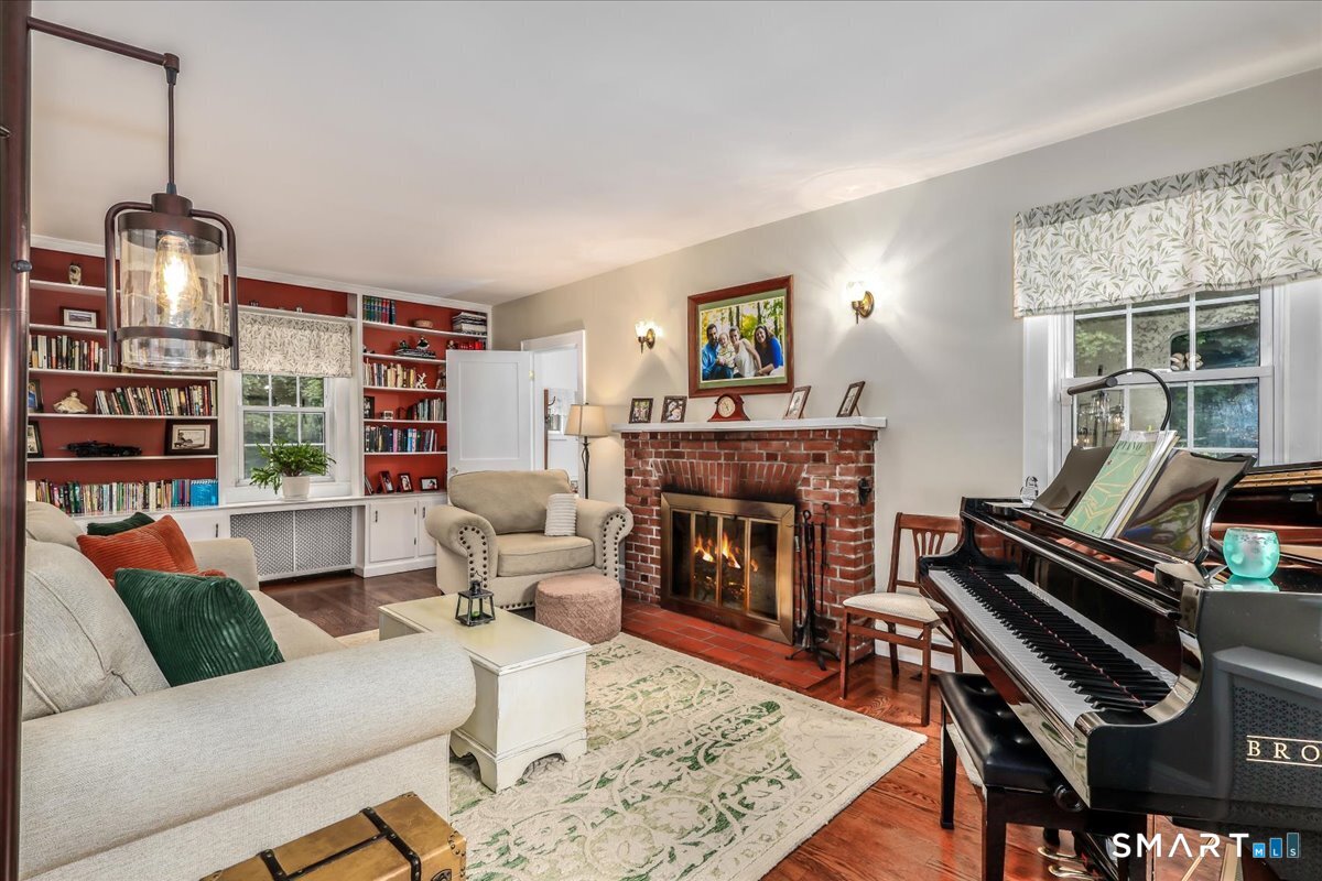 10 North Beech Tree Road Brookfield CT 06804