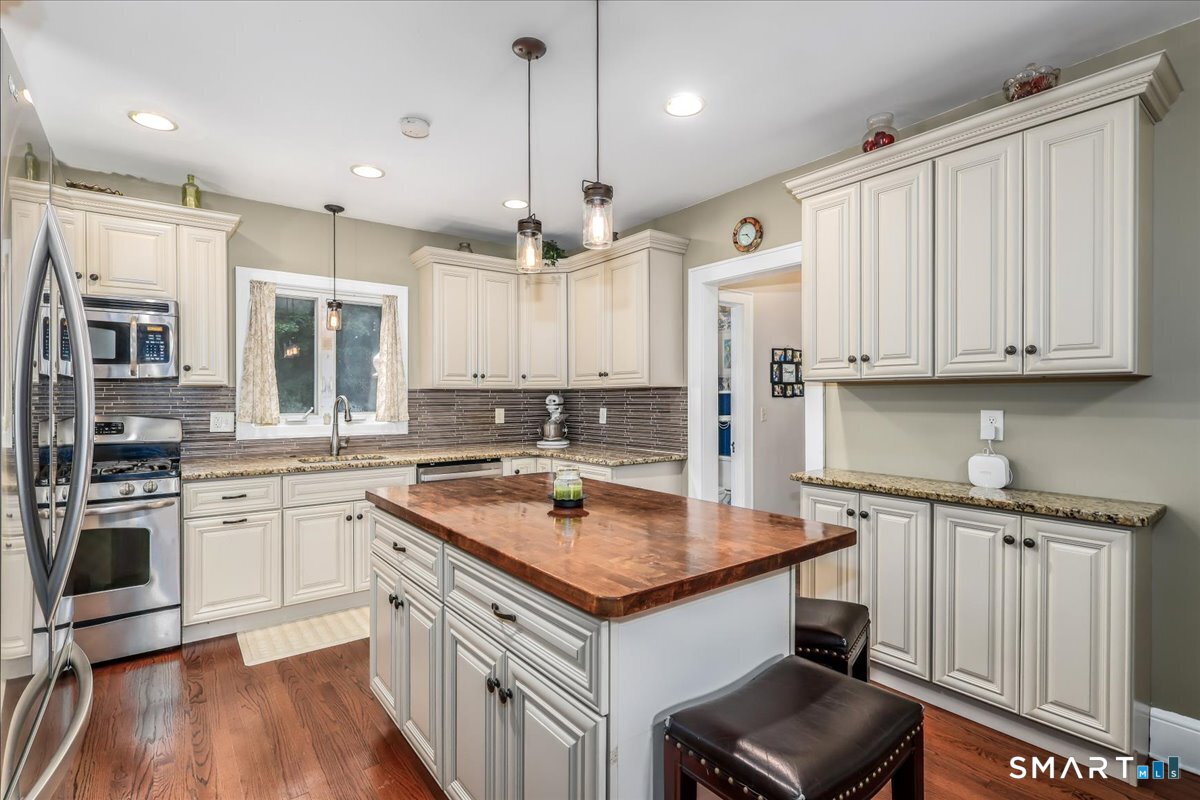 10 North Beech Tree Road Brookfield CT 06804